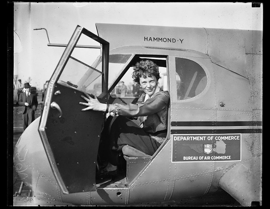 Amelia Earhart history aviation